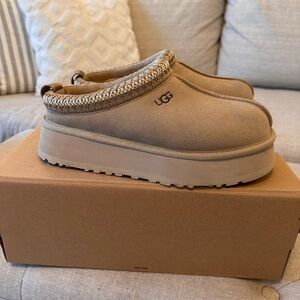 UGG Tazz Platform Slippers in Mustard Seed 100% Authentic Sz 8